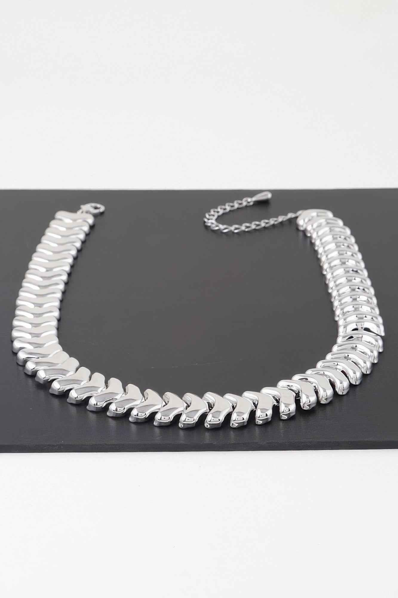 Shiny Arrow Chain Choker Necklace
